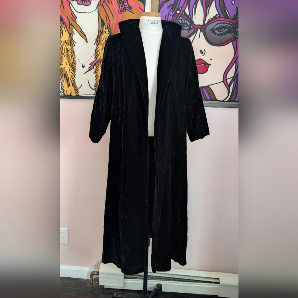 Lilli Diamond Black Velvet vintage duster